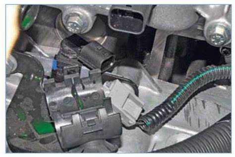 Где находится датчик коленвала на Nissan Almera N16