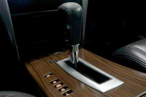 Упрощенные шаги для снятия ручки двери Nissan Teana J32